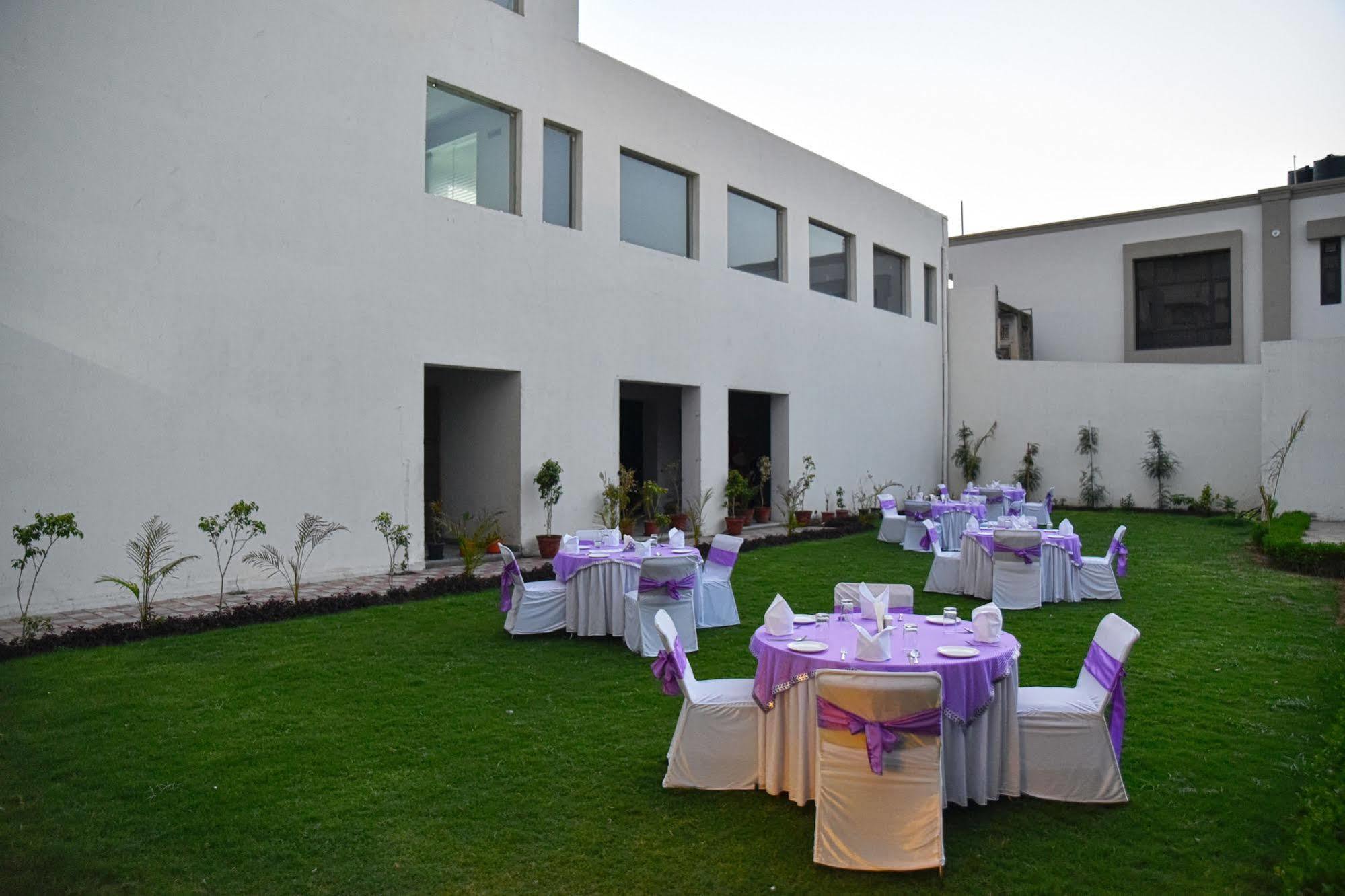 Hotel Gandharva- A Green Hotel Jaipur Exterior foto